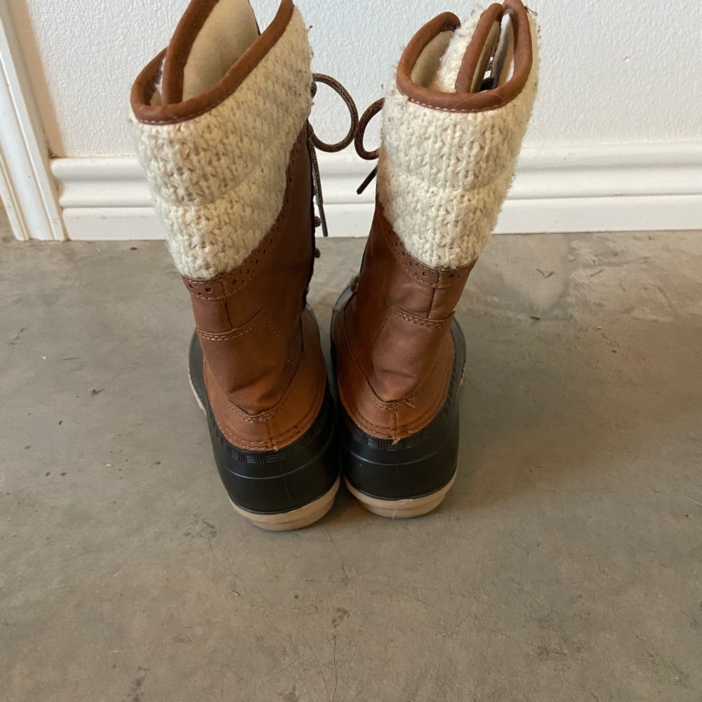 Brown snow boots size 8 - Picture 7 of 7